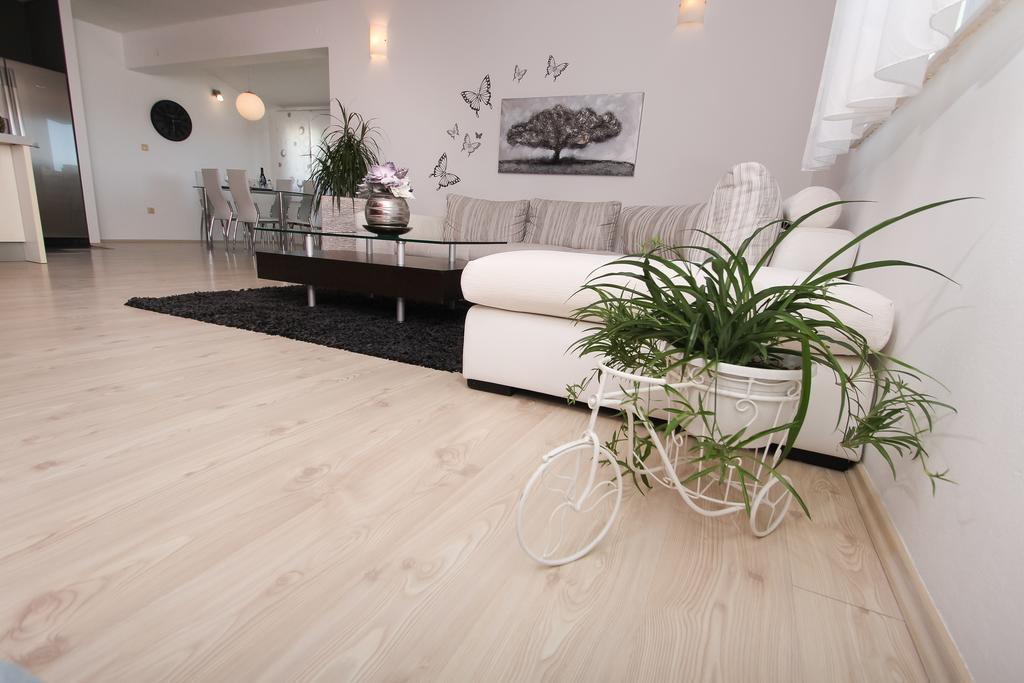 Apartment Lara Kaštel Novi Eksteriør billede